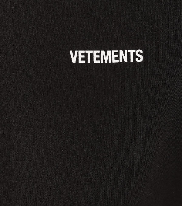 VETEMENTS PRINT LOGO OVERSIZE BLACK T-SHIRT (6402351104151)