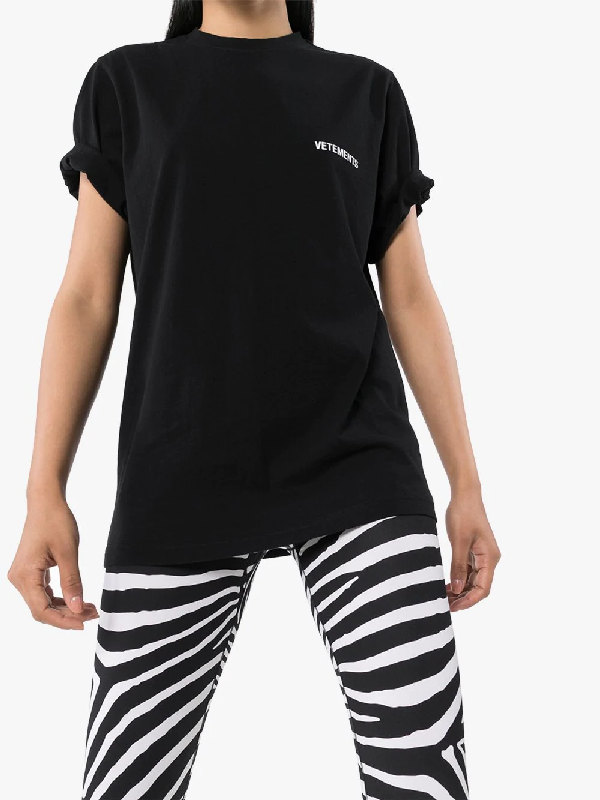 VETEMENTS PRINT LOGO OVERSIZE BLACK T-SHIRT (6402351104151)